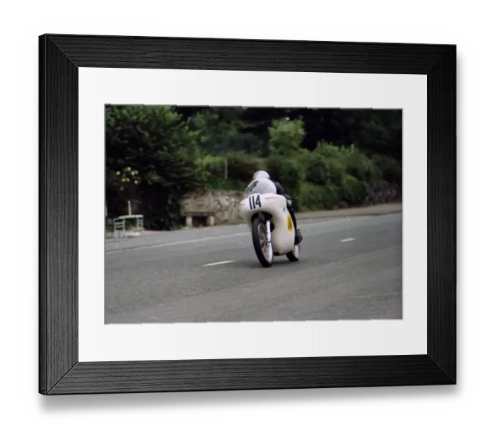 Framed Print : Pete Swallow (Norton) 1980 Senior Manx Grand Prix Framed Print : Pete Swallow (Norton) 1980 Senior Manx Grand Prix