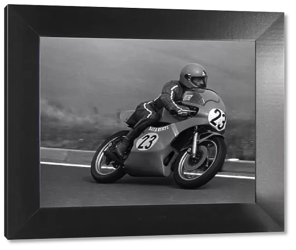 Larry Devlin (Bowring Yamaha) 1981 Senior Manx Grand Prix