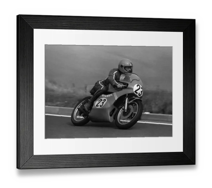 Framed Print : Larry Devlin (Bowring Yamaha) 1981 Senior Manx Grand Prix