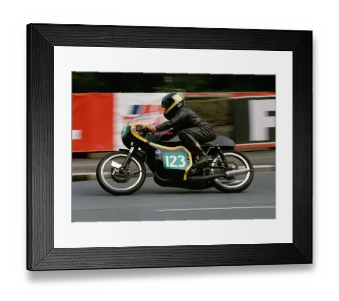 Framed Print : Brian Potter (Suzuki) 1994 Lightweight Classic Manx Grand Prix Framed Print : Brian Potter (Suzuki) 1994 Lightweight Classic Manx Grand Prix