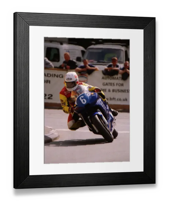 Framed Print : Jason Griffiths (Yamaha) 2002 Junior 600 TT Framed Print : Jason Griffiths (Yamaha) 2002 Junior 600 TT