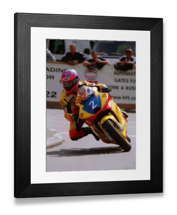 Framed Print : Jim Moodie (V&M Yamaha) 2002 Junior 600 TT Framed Print : Jim Moodie (V&M Yamaha) 2002 Junior 600 TT