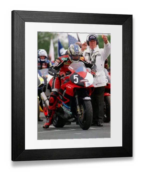 Framed Print : John McGuinness (Honda) 2002 Production 600 TT Framed Print : John McGuinness (Honda) 2002 Production 600 TT