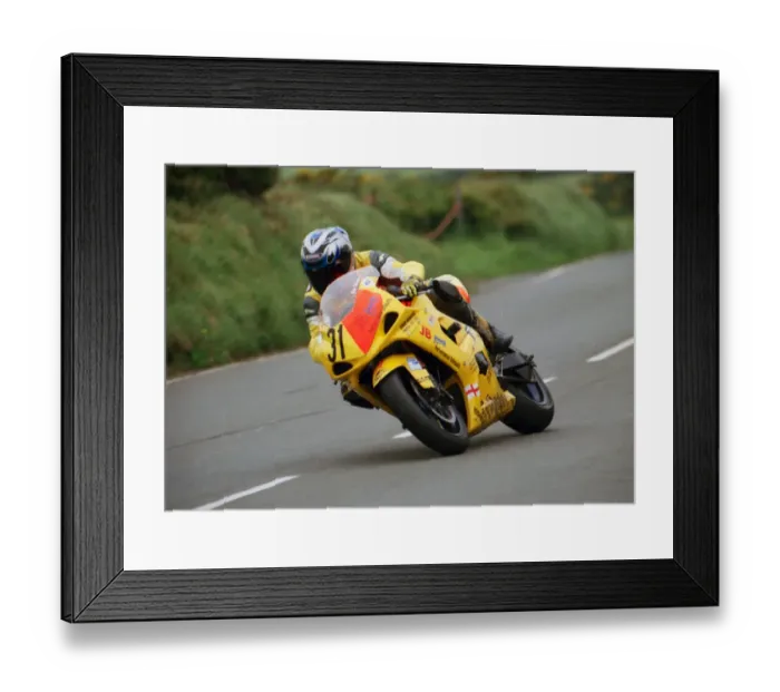 Framed Print : Jim Hodson (Suzuki) 2002 Senior TT Framed Print : Jim Hodson (Suzuki) 2002 Senior TT