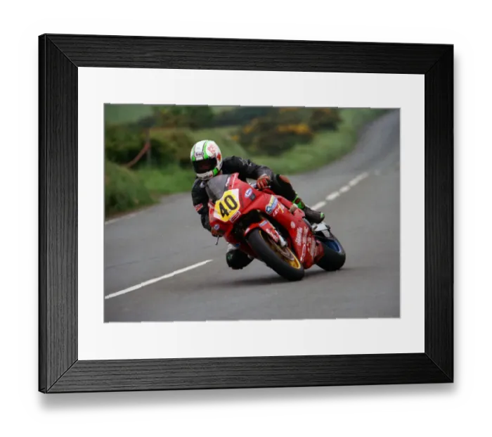 Framed Print : Paul Owen (Yamaha) 2002 Senior TT Framed Print : Paul Owen (Yamaha) 2002 Senior TT