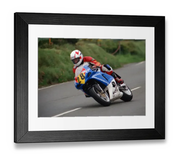 Framed Print : Brian Gardiner (Suzuki) 2002 Senior TT Framed Print : Brian Gardiner (Suzuki) 2002 Senior TT