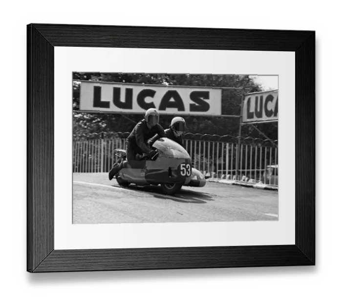 Framed Print : Eric Bregazzi & Jimmy Creer (BSA) 1975 Sidecar TT Framed Print : Eric Bregazzi & Jimmy Creer (BSA) 1975 Sidecar TT