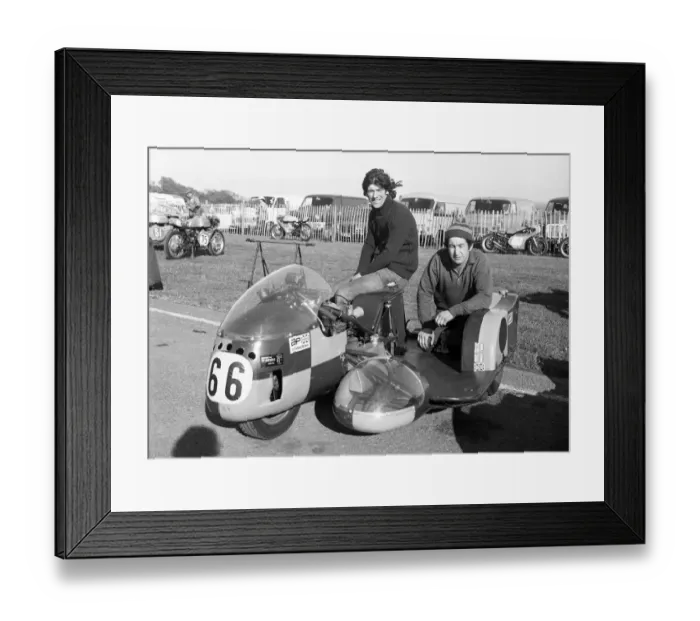 Framed Print : Eric Bregazzi & Jimmy Creer (BSA) 1976 Sidecar TT Framed Print : Eric Bregazzi & Jimmy Creer (BSA) 1976 Sidecar TT