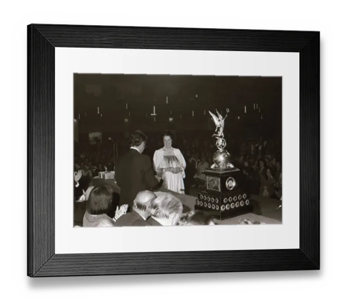 Framed Print : Gwen Crellin 1980 Senior Manx Grand Prix Framed Print : Gwen Crellin 1980 Senior Manx Grand Prix