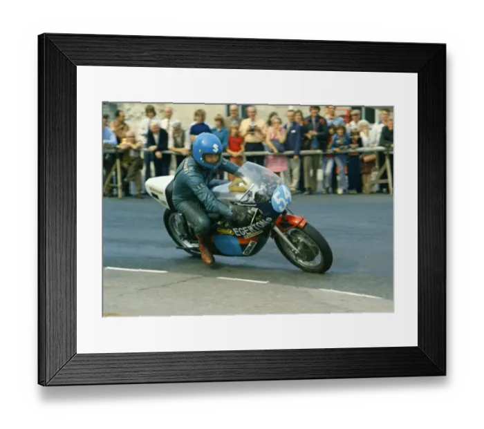 Framed Print : Les Trotter (Egerton Yamaha) 1975 Junior Manx Grand Prix Framed Print : Les Trotter (Egerton Yamaha) 1975 Junior Manx Grand Prix