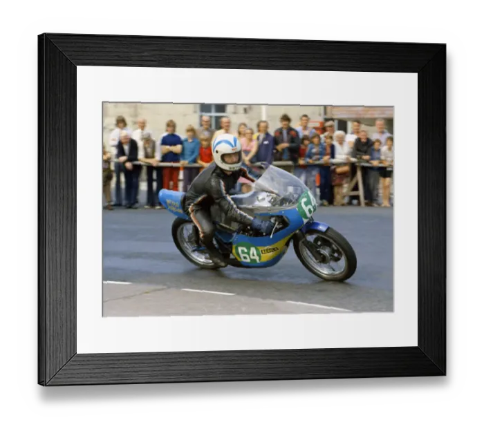 Framed Print : Bryan Robson (Yamaha) 1975 Lightweight Manx Grand Prix