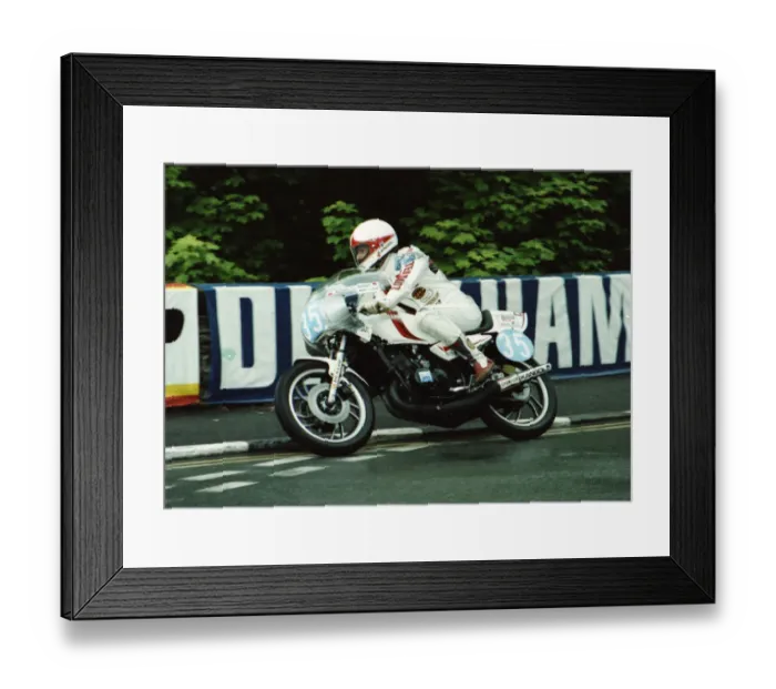Framed Print : Dave Dean (Yamaha) 1980 Formula Two TT Framed Print : Dave Dean (Yamaha) 1980 Formula Two TT