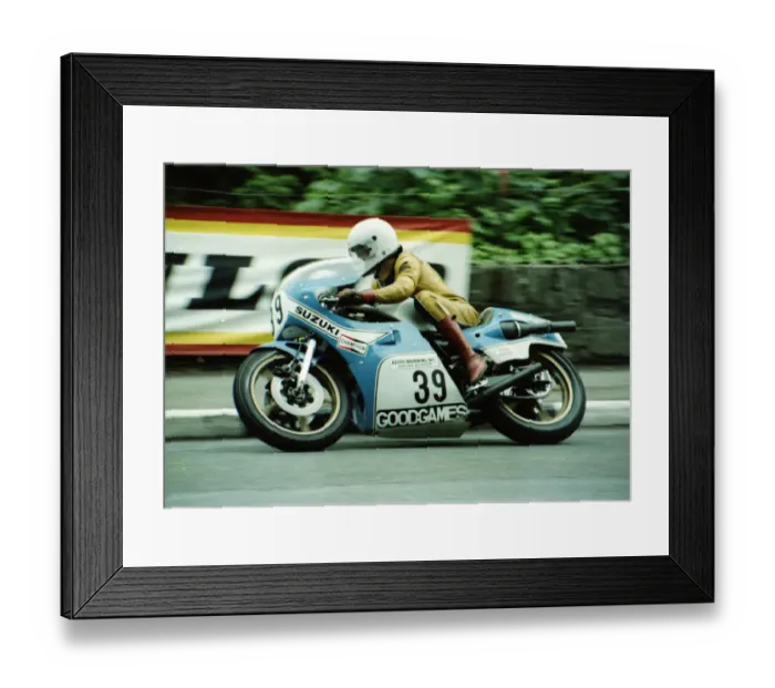 Framed Print : Doug Randall (Suzuki) 1980 Classic TT Framed Print : Doug Randall (Suzuki) 1980 Classic TT