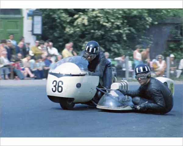 T Harris & B Harris (Triumph) 1970 750 Sidecar TT
