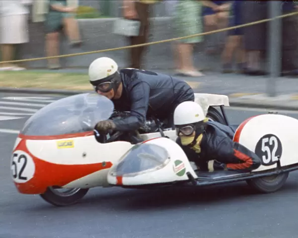 Bob Smith & Ian Forrest (Triumph) 1970 500 Sidecar TT