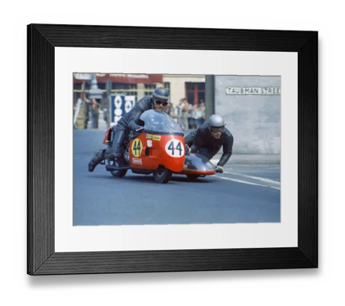 Framed Print : Pete Tyack & P Meehan (Reg Allen Triumph) 1970 750 Sidecar TT Framed Print : Pete Tyack & P Meehan (Reg Allen Triumph) 1970 750 Sidecar TT