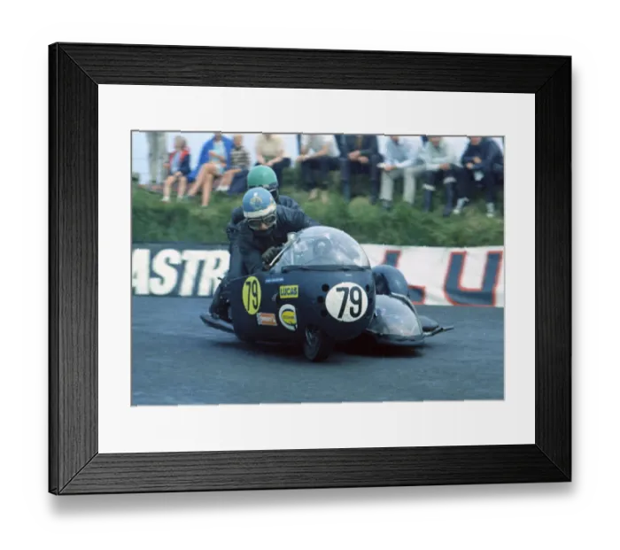 Framed Print : Michael Hunt & Colin Newbold (Triumph) 1970 750 Sidecar TT