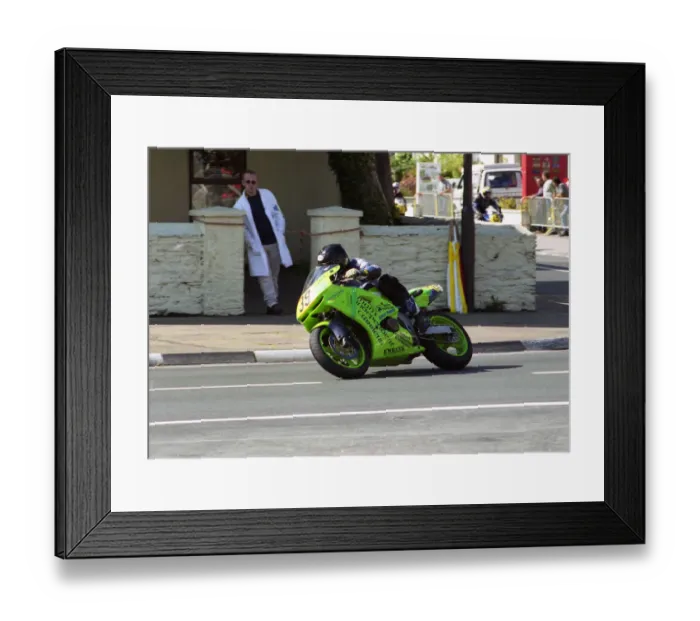 Framed Print : Dean T Harrison (Kawasaki) 2000 Senior Manx Grand Prix Framed Print : Dean T Harrison (Kawasaki) 2000 Senior Manx Grand Prix