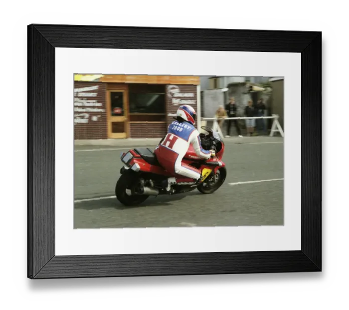 Framed Print : Paul Hunt (Kawasaki) 1986 Senior Manx Grand Prix Framed Print : Paul Hunt (Kawasaki) 1986 Senior Manx Grand Prix