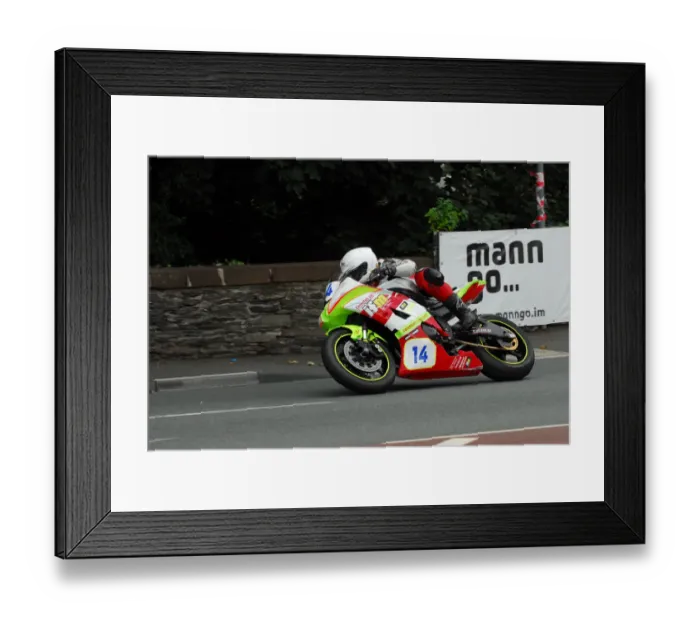 Framed Print : James Shipley (Yamaha) 2013 Junior Manx Grand Prix