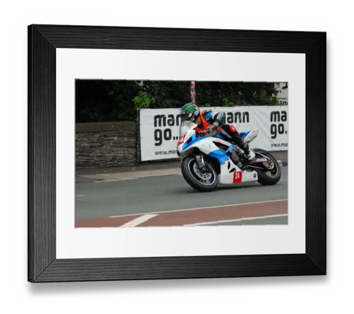 Framed Print : Stephen Smith (Suzuki) 2013 Newcomers Manx Grand Prix Framed Print : Stephen Smith (Suzuki) 2013 Newcomers Manx Grand Prix