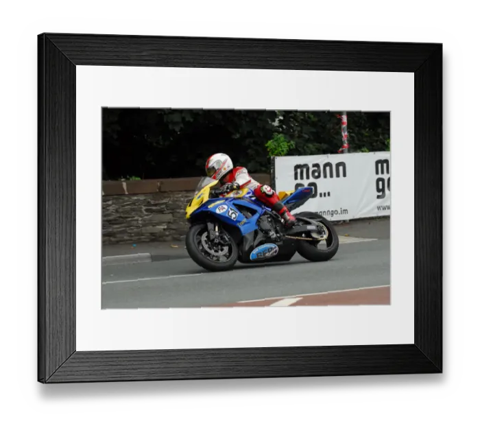 Framed Print : Bob Farrington (Suzuki) 2013 Senior Manx Grand Prix Framed Print : Bob Farrington (Suzuki) 2013 Senior Manx Grand Prix