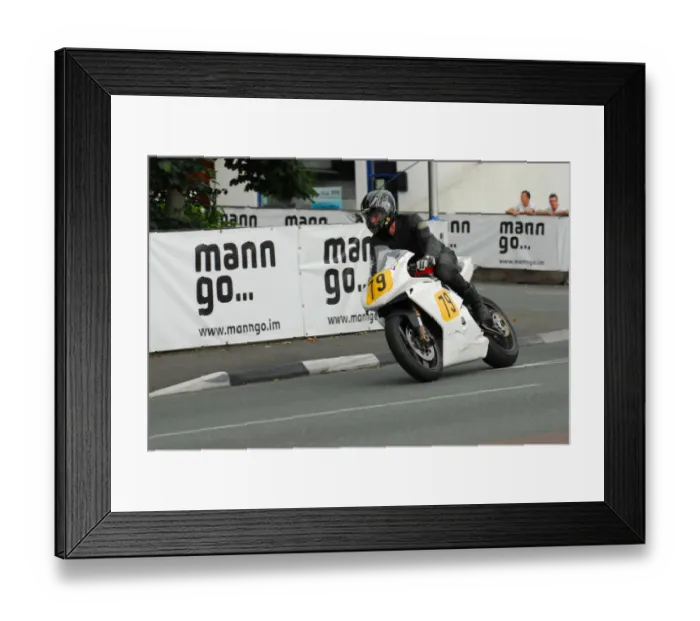 Framed Print : Bob Simmons (MV) 2013 Senior Manx Grand Prix Framed Print : Bob Simmons (MV) 2013 Senior Manx Grand Prix