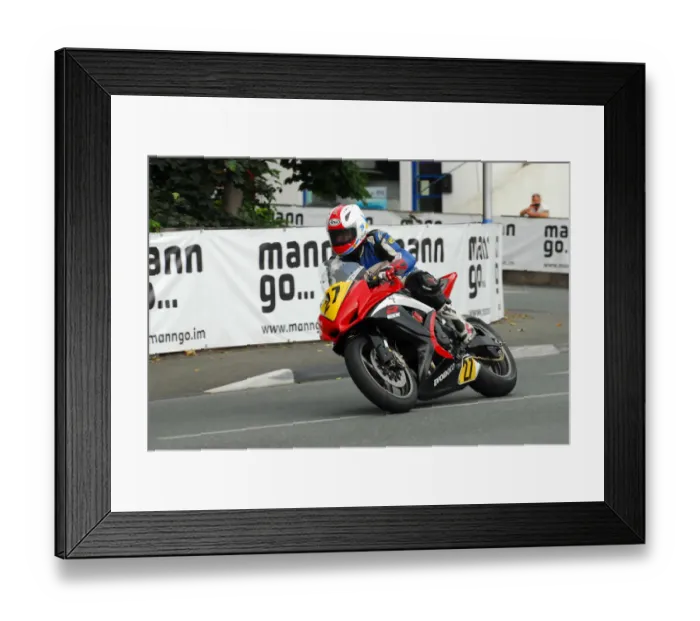 Framed Print : Dennis Booth (Suzuki) 2013 Senior Manx Grand Prix Framed Print : Dennis Booth (Suzuki) 2013 Senior Manx Grand Prix