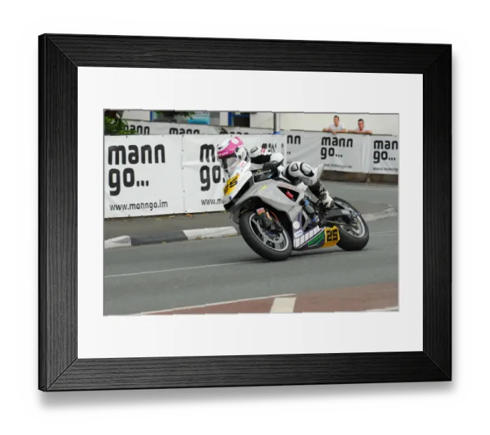 Framed Print : Andy Fenton (Suzuki) 2013 Senior Manx Grand Prix Framed Print : Andy Fenton (Suzuki) 2013 Senior Manx Grand Prix