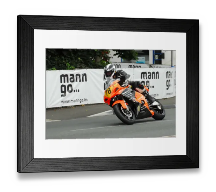 Framed Print : Rob Mitchell-Hill (Suzuki) 2013 Senior Manx Grand Prix