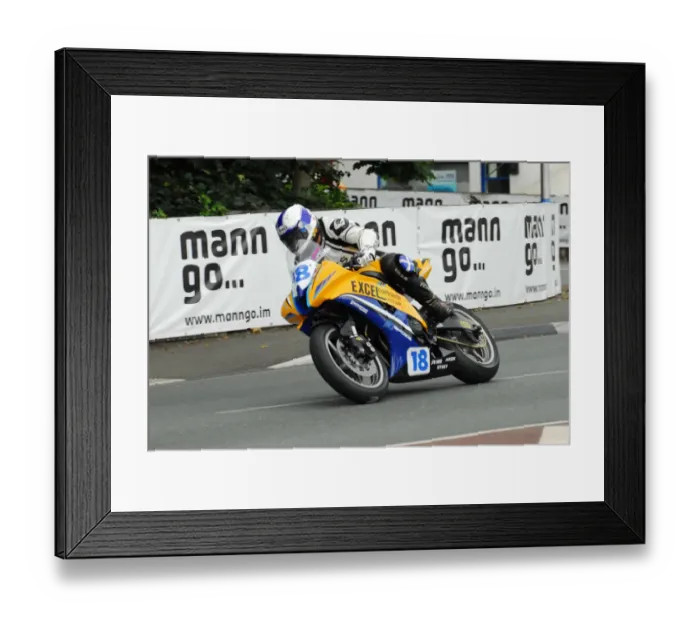 Framed Print : Rab Davie (Yamaha) 2013 Junior Manx Grand Prix