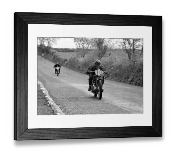 Framed Print : Alex Phillip (Vincent) 1950 1000cc Clubman TT Framed Print : Alex Phillip (Vincent) 1950 1000cc Clubman TT