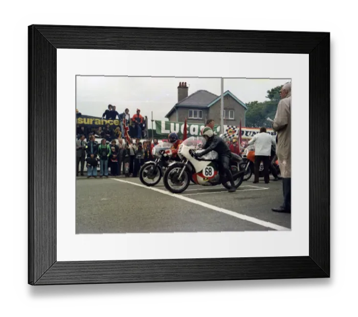 Framed Print : Graham Bentman (Honda) & Jeff Jones (Triumph) 1979 Classic TT Framed Print : Graham Bentman (Honda) & Jeff Jones (Triumph) 1979 Classic TT