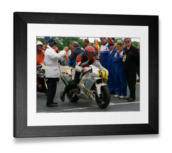 Framed Print : John Crellin (Yamaha) 1999 Senior TT Framed Print : John Crellin (Yamaha) 1999 Senior TT
