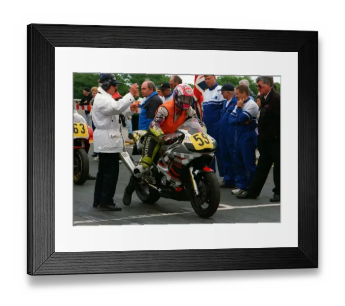 Framed Print : Craig Shirrifs (Yamaha) 1999 Senior TT Framed Print : Craig Shirrifs (Yamaha) 1999 Senior TT