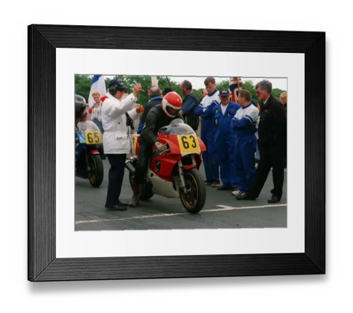 Framed Print : Roy Jeffreys (Yamaha) 1999 Senior TT Framed Print : Roy Jeffreys (Yamaha) 1999 Senior TT