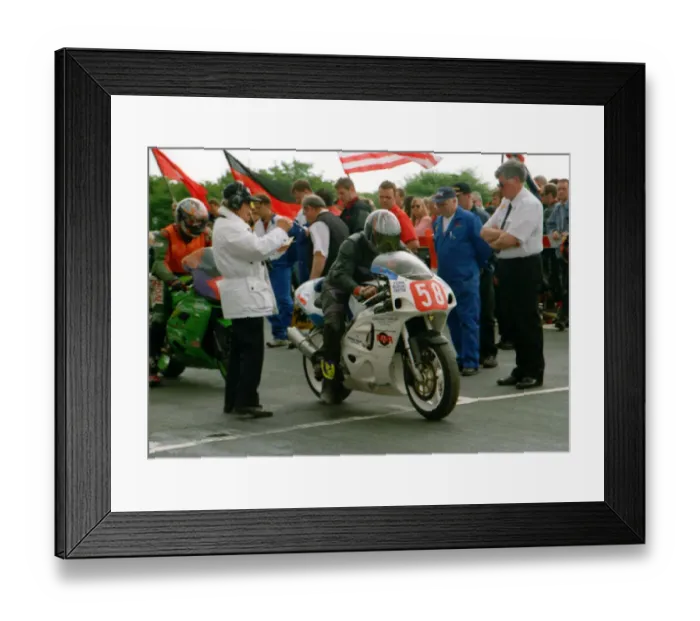 Framed Print : Chris Petty (Suzuki) 1999 Production TT Framed Print : Chris Petty (Suzuki) 1999 Production TT