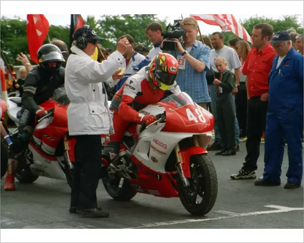 Peter McGee (Yamaha) 1999 Production TT