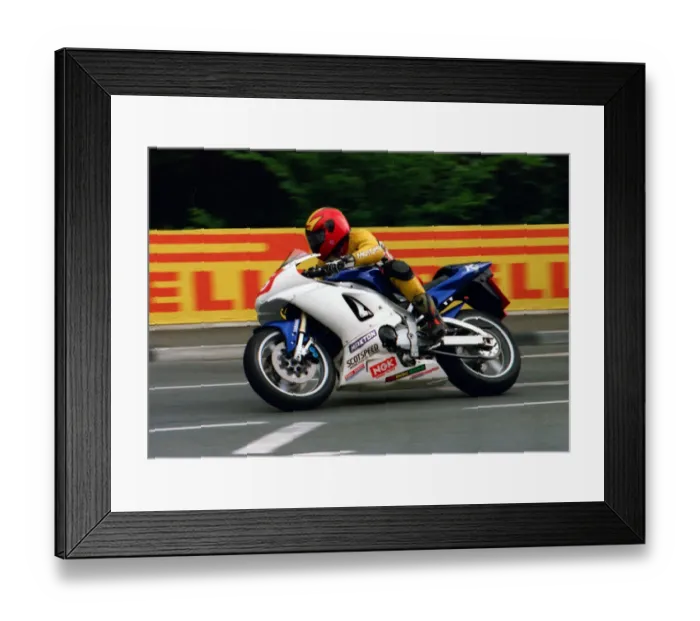 Framed Print : Allan McDonald (Scotspeed Yamaha) 1999 Production TT Framed Print : Allan McDonald (Scotspeed Yamaha) 1999 Production TT