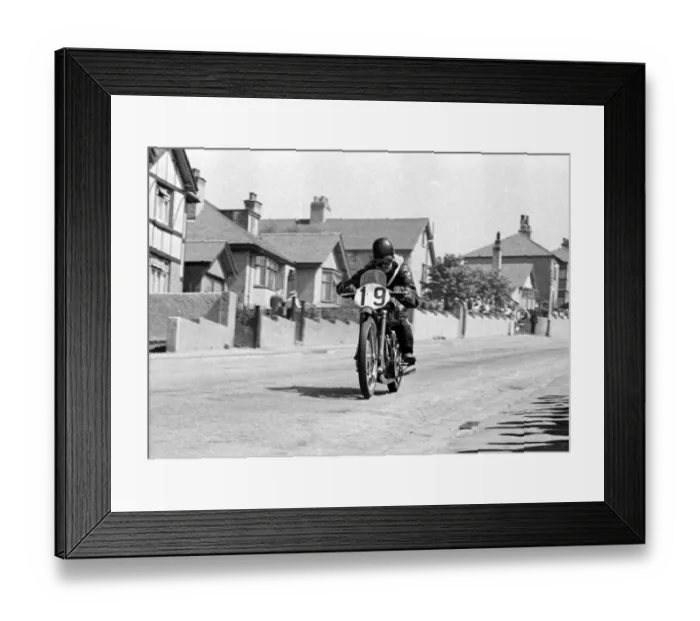 Framed Print : Maurice Cann (Guzzi) 1950 Junior TT Framed Print : Maurice Cann (Guzzi) 1950 Junior TT