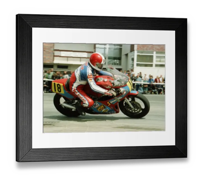 Framed Print : Tony Rutter (Yamaha) 1984 Senior TT Framed Print : Tony Rutter (Yamaha) 1984 Senior TT