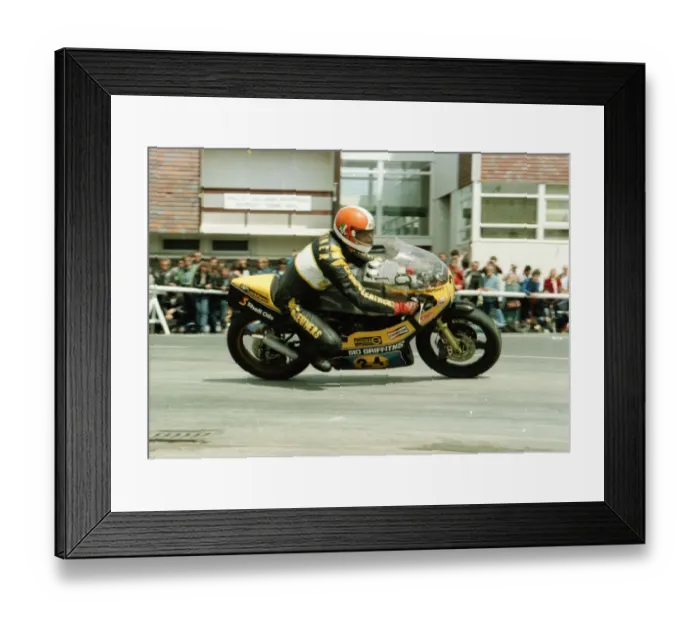 Framed Print : Chas Mortimer (Bartol) 1984 Senior TT Framed Print : Chas Mortimer (Bartol) 1984 Senior TT