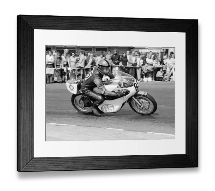 Framed Print : Dave Oliver (Yamaha) 1975 Junior Manx Grand Prix