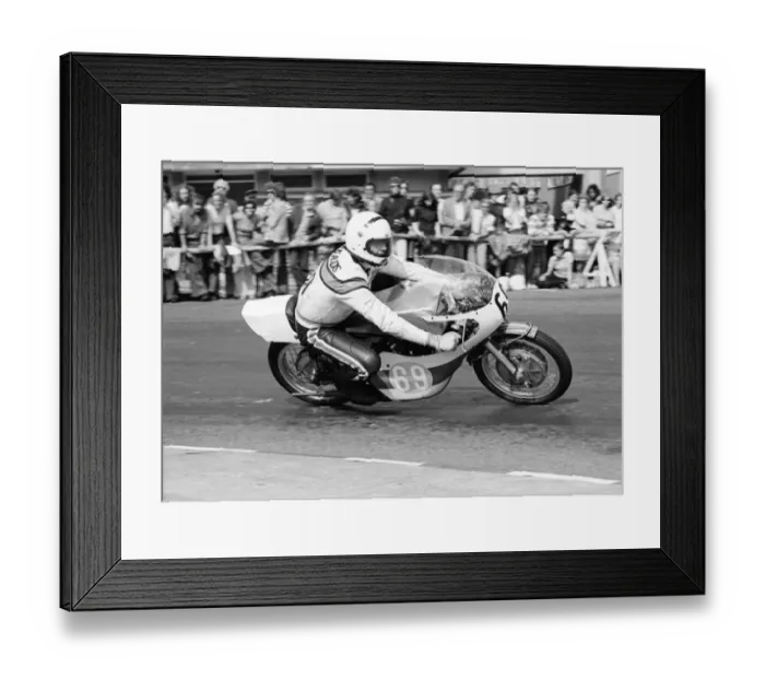 Framed Print : Neil Edwards (Yamaha) 1975 Junior Manx Grand Prix Framed Print : Neil Edwards (Yamaha) 1975 Junior Manx Grand Prix