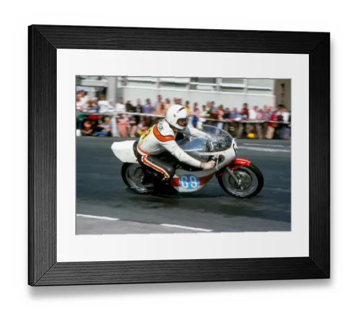 Framed Print : Neil Edwards (Yamaha) 1975 Junior Manx Grand Prix Framed Print : Neil Edwards (Yamaha) 1975 Junior Manx Grand Prix