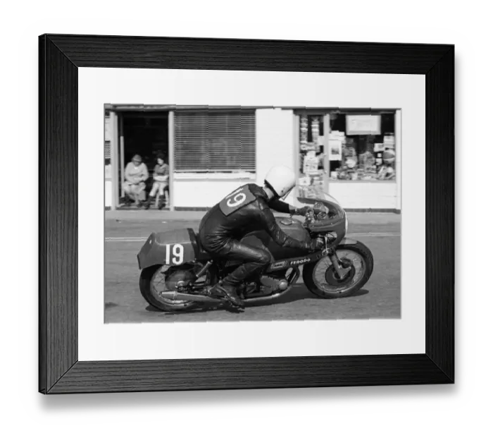 Framed Print : Walter Baxter (Norton) 1972 Production TT Framed Print : Walter Baxter (Norton) 1972 Production TT