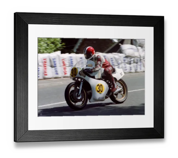 Framed Print : Tony Head (Yamaha) 1982 Senior TT Framed Print : Tony Head (Yamaha) 1982 Senior TT