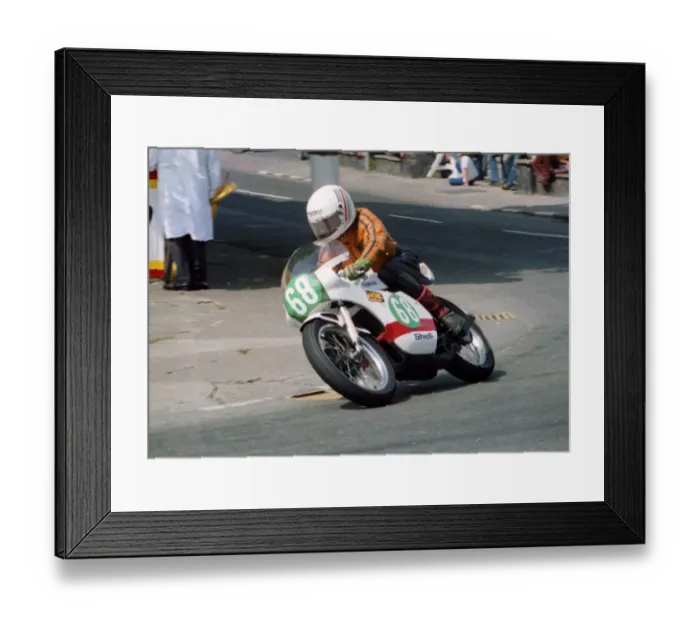 Framed Print : Derek Wood (Yamaha) 1982 Junior TT Framed Print : Derek Wood (Yamaha) 1982 Junior TT