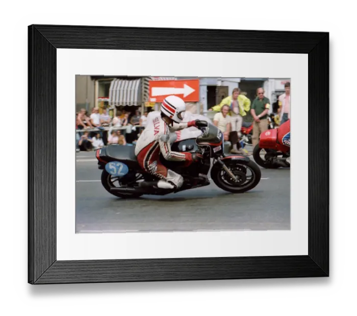 Framed Print : Michael de Silva (Yamaha) 1982 Formula Two TT
