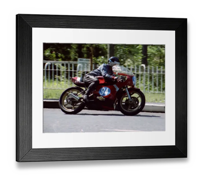 Framed Print : Walter Dawson (Yamaha) 1982 350 TT Framed Print : Walter Dawson (Yamaha) 1982 350 TT